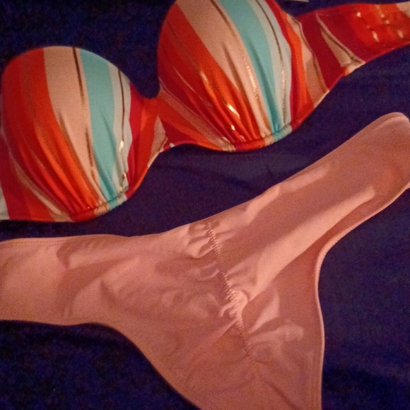 Bikini - Picture 2 of 7